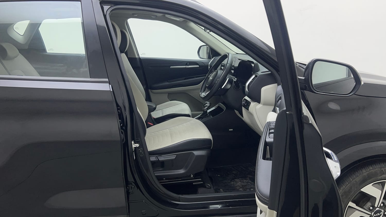 Used 2023 Kia Sonet HTX 1.0 DCT Petrol Automatic interior RIGHT SIDE FRONT DOOR CABIN VIEW