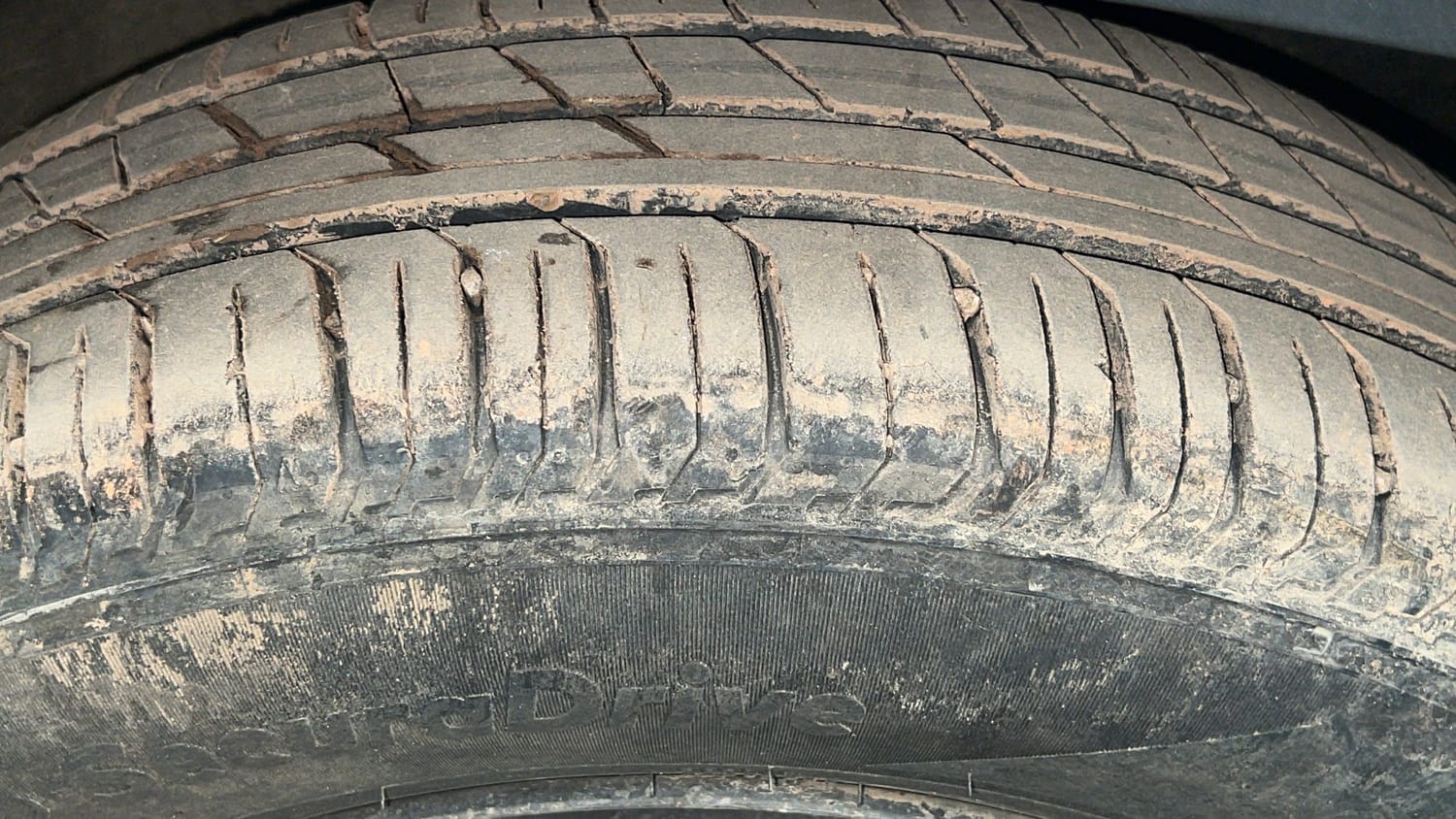 Used 2024 Tata Punch Pure MT Petrol Manual tyres RIGHT FRONT TYRE TREAD VIEW