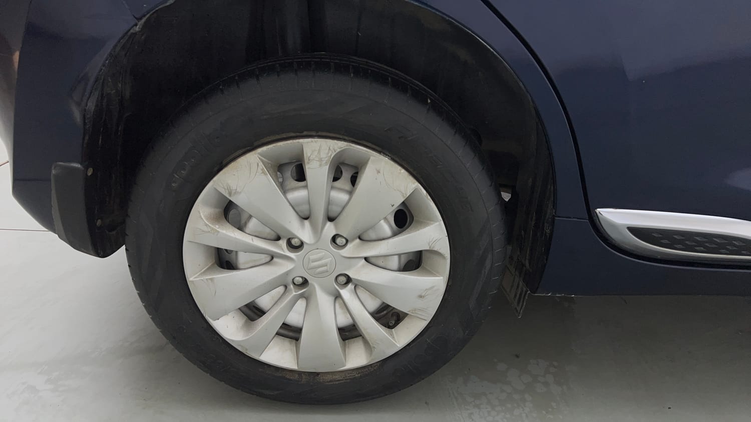 Used 2023 Maruti Suzuki Baleno Sigma MT Petrol Manual tyres RIGHT REAR TYRE RIM VIEW