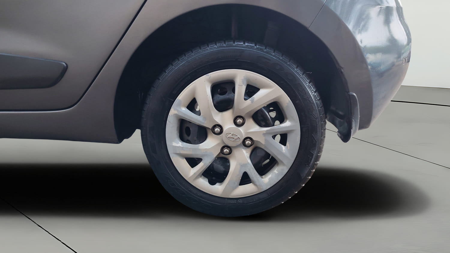 Used 2017 Hyundai Grand i10 Sportz (O) 1.2 Kappa VTVT Petrol Manual tyres LEFT REAR TYRE RIM VIEW