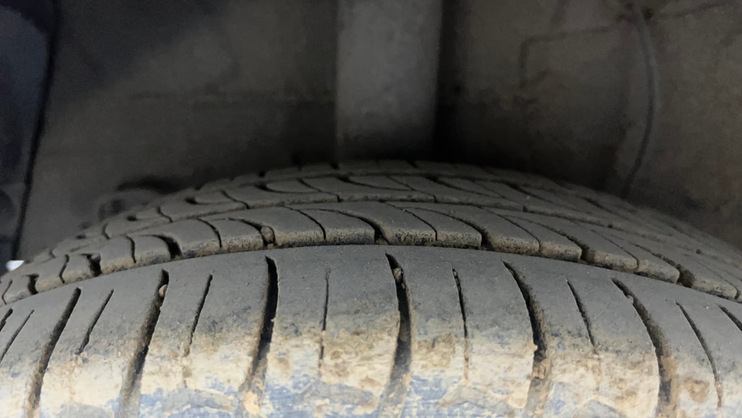 Used 2017 Hyundai Grand i10 Asta 1.1 CRDi Diesel Manual tyres RIGHT REAR TYRE TREAD VIEW
