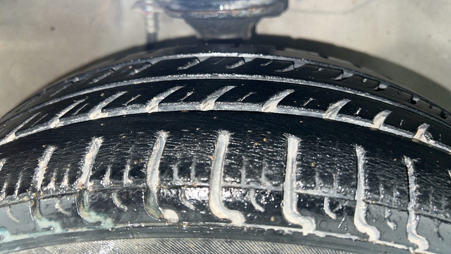Used 2013 Maruti Suzuki Alto K10 LXi Petrol Manual tyres RIGHT FRONT TYRE TREAD VIEW