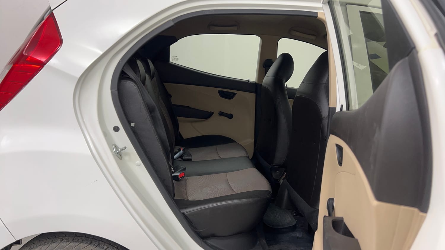 Used 2017 Hyundai Eon Magna + Petrol Manual interior RIGHT SIDE REAR DOOR CABIN VIEW