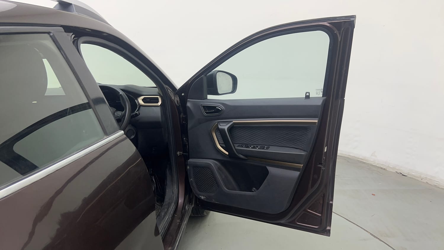 Used 2021 Renault Kiger RXT 1.0 Turbo MT Petrol Manual interior RIGHT FRONT DOOR OPEN VIEW