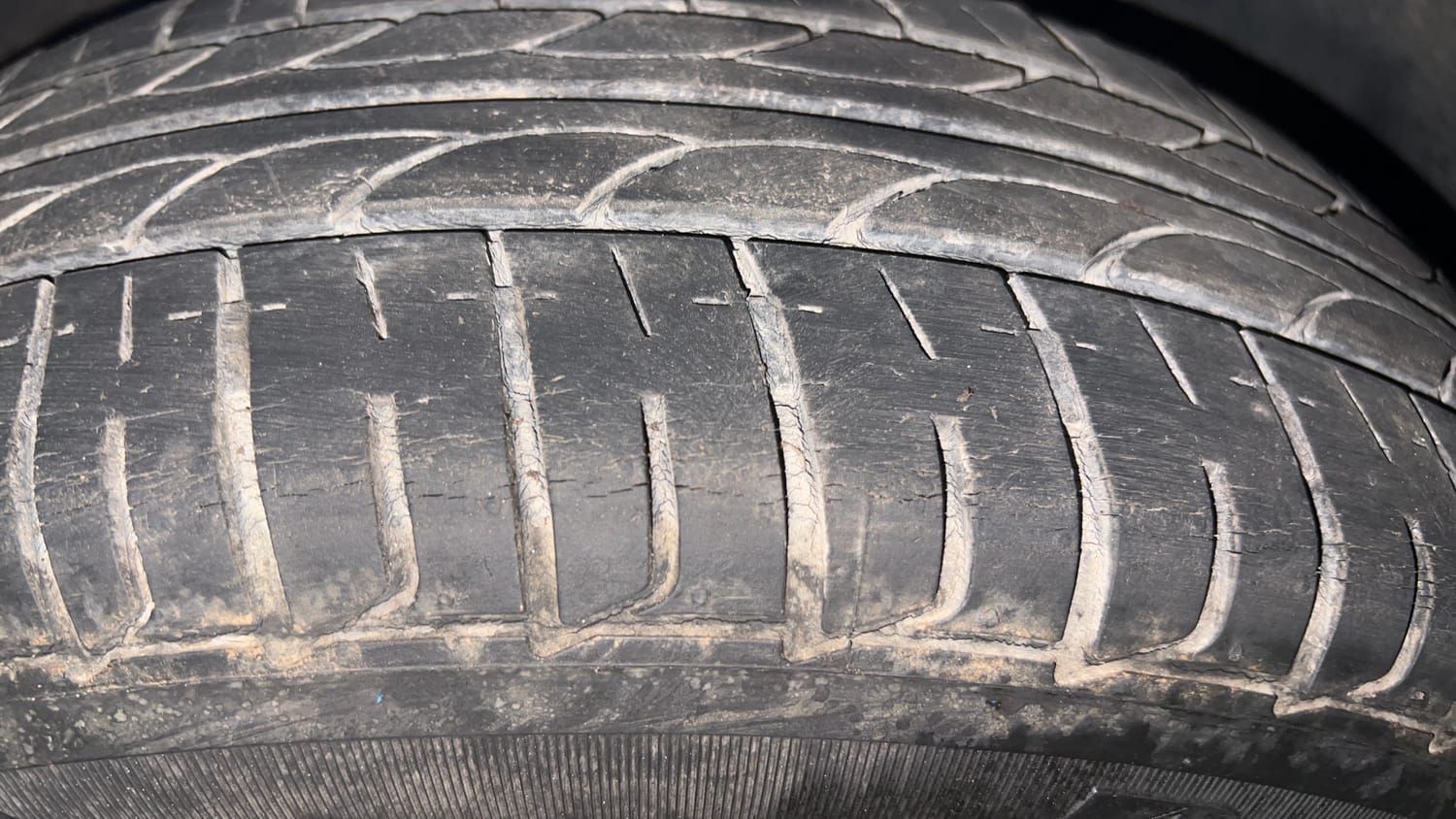 Used 2018 Hyundai Elite i20 Sportz 1.2 Petrol Manual tyres RIGHT FRONT TYRE TREAD VIEW