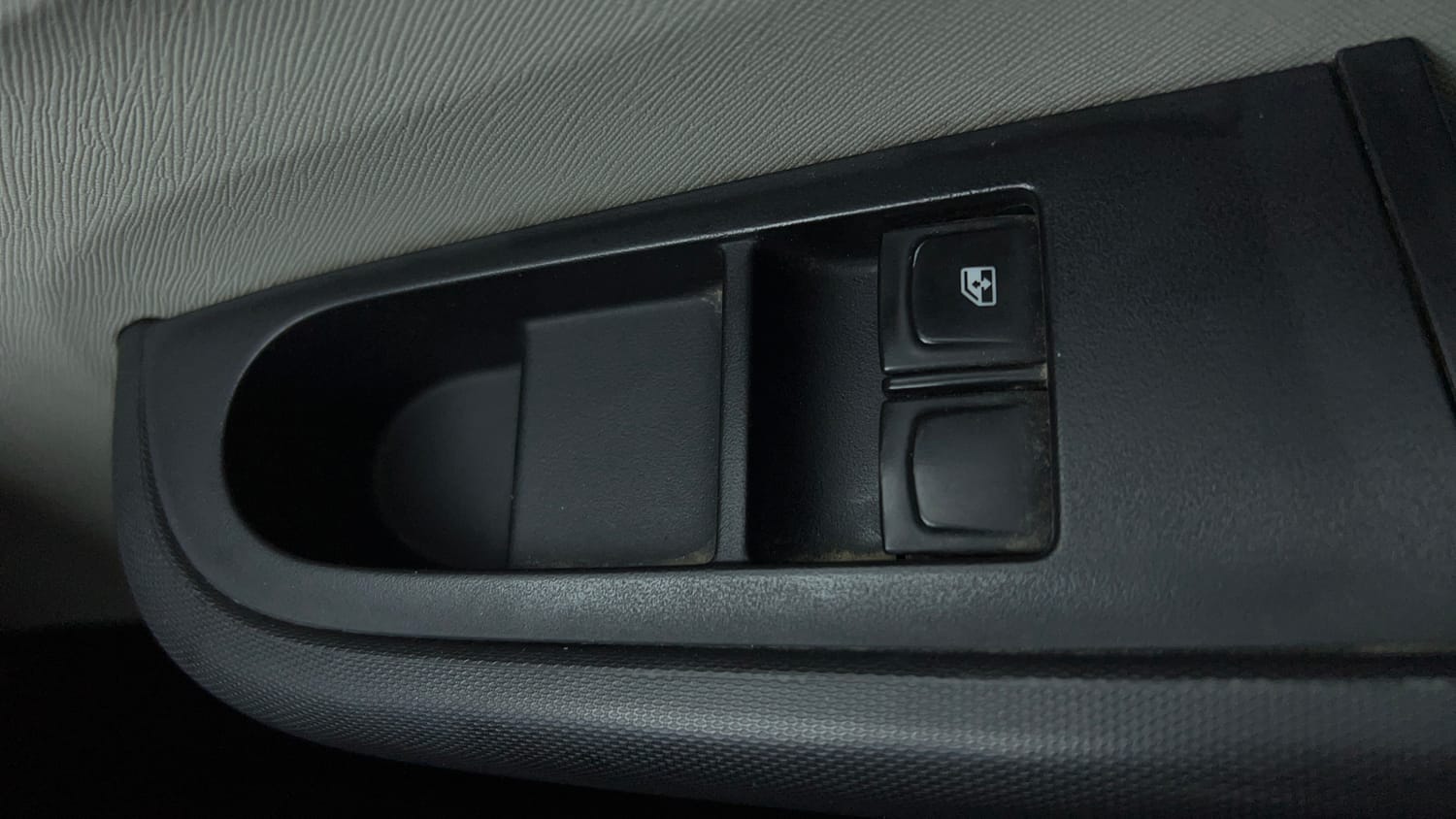 Used 2022 Tata Altroz XE Petrol Petrol Manual top_features Power windows