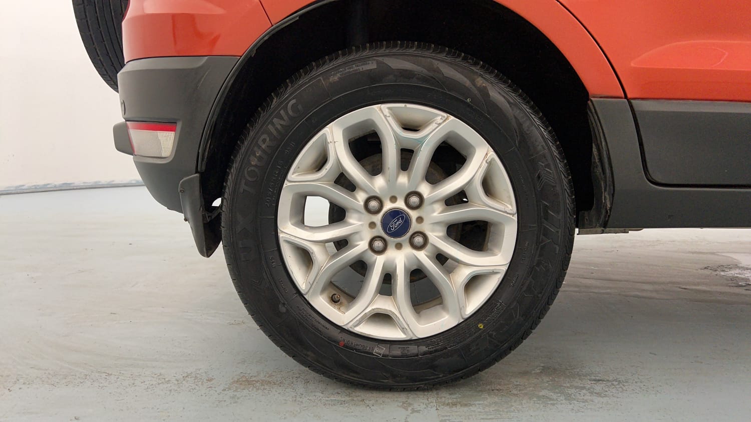 Used 2016 Ford EcoSport Titanium 1.5L TDCi Diesel Manual tyres RIGHT REAR TYRE RIM VIEW