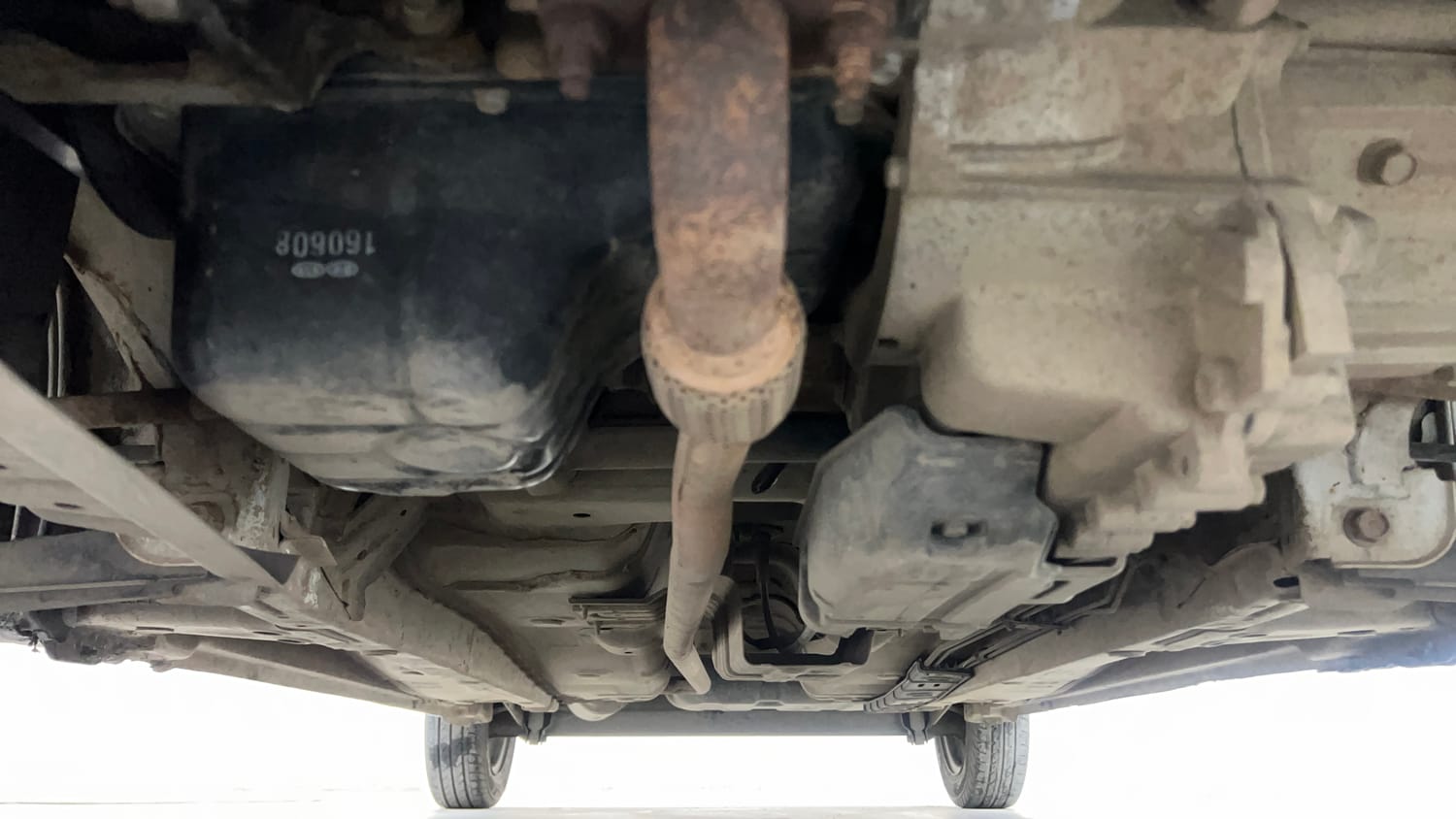 Used 2017 Hyundai Eon Magna + Petrol Manual extra FRONT LEFT UNDERBODY VIEW