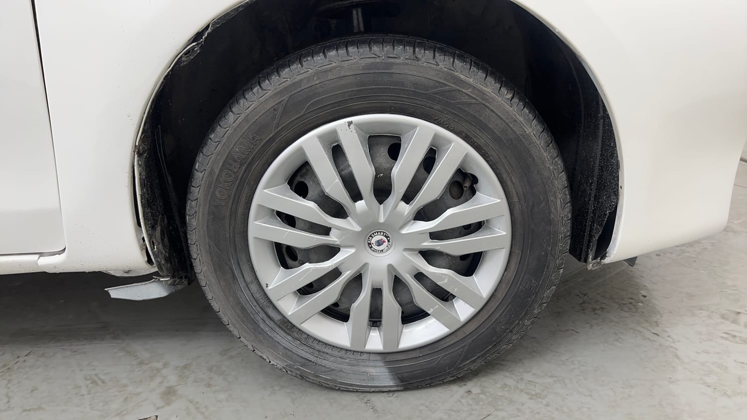 Used 2014 Toyota Etios Liva GD Diesel Manual tyres RIGHT FRONT TYRE RIM VIEW