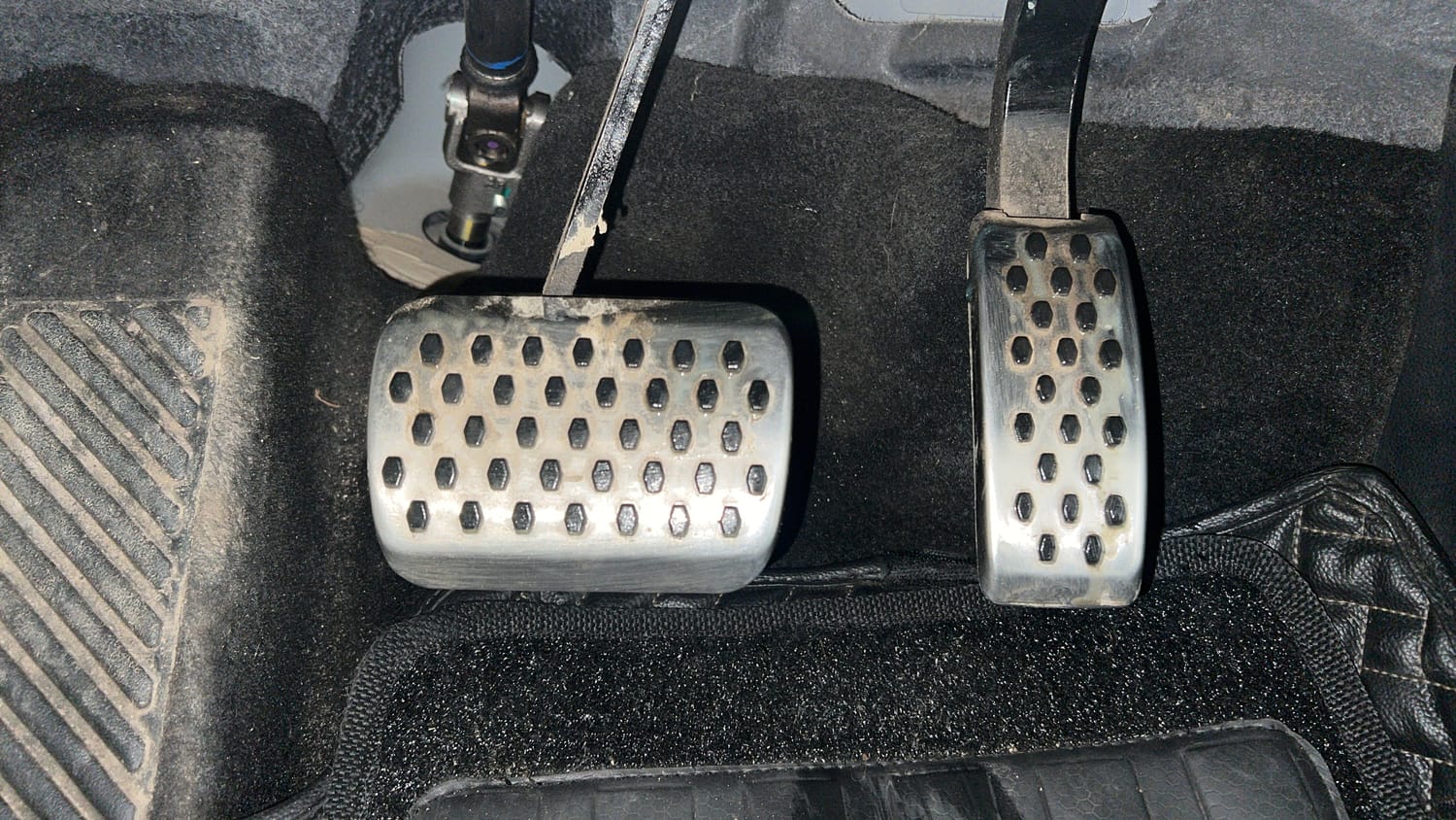 Used 2025 Mahindra XUV 3XO AX7 1.2 Petrol AT Petrol Automatic interior PEDALS VIEW