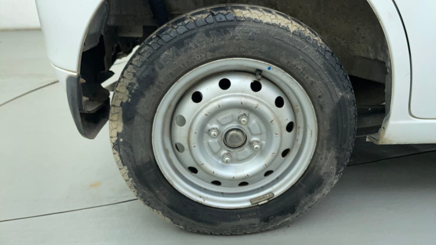 Used 2013 Maruti Suzuki Wagon R LXI Petrol Manual tyres RIGHT REAR TYRE RIM VIEW
