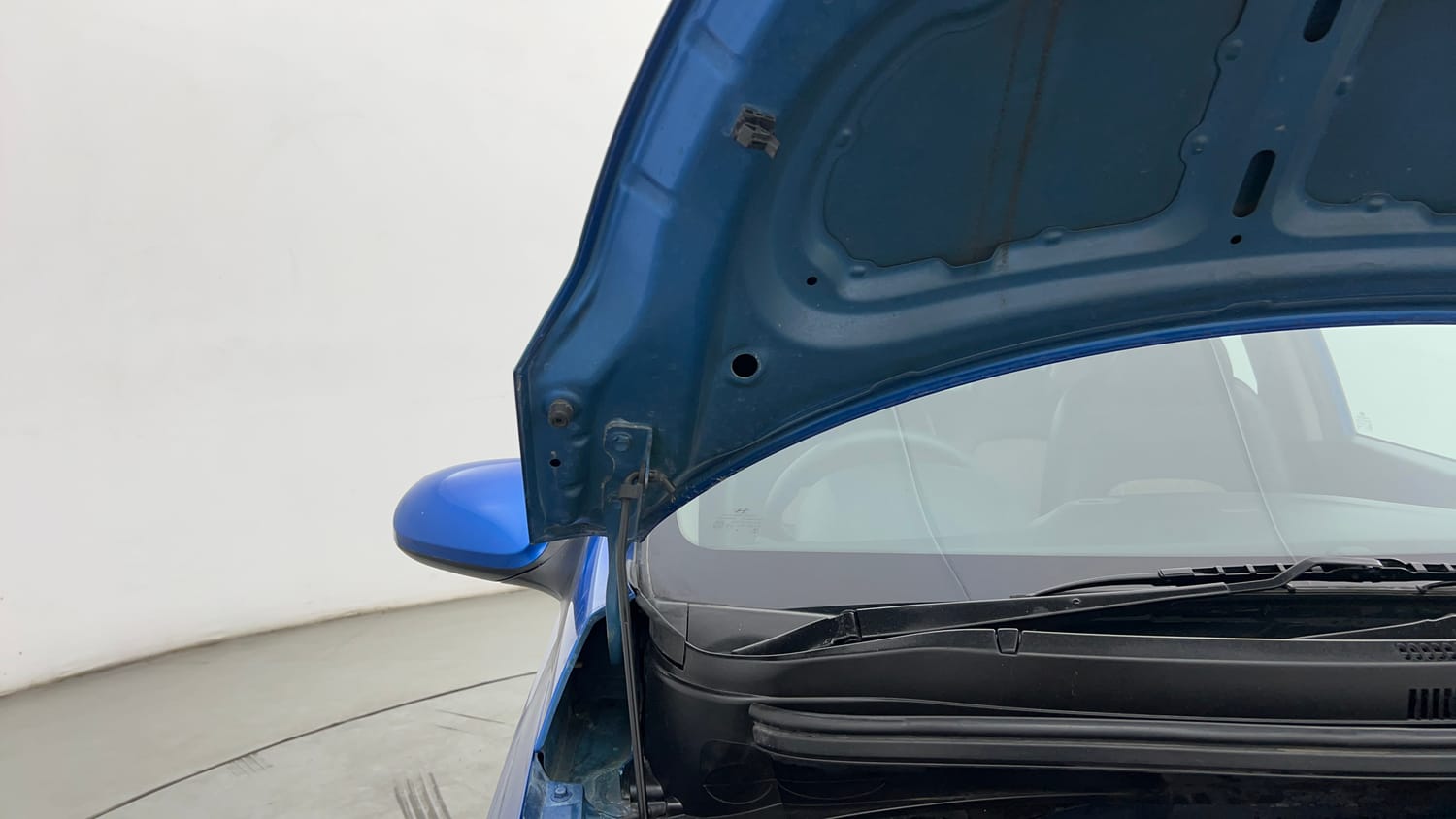 Used 2019 Hyundai Grand i10 Magna 1.2 Kappa VTVT Petrol Manual engine ENGINE RIGHT SIDE HINGE & APRON VIEW