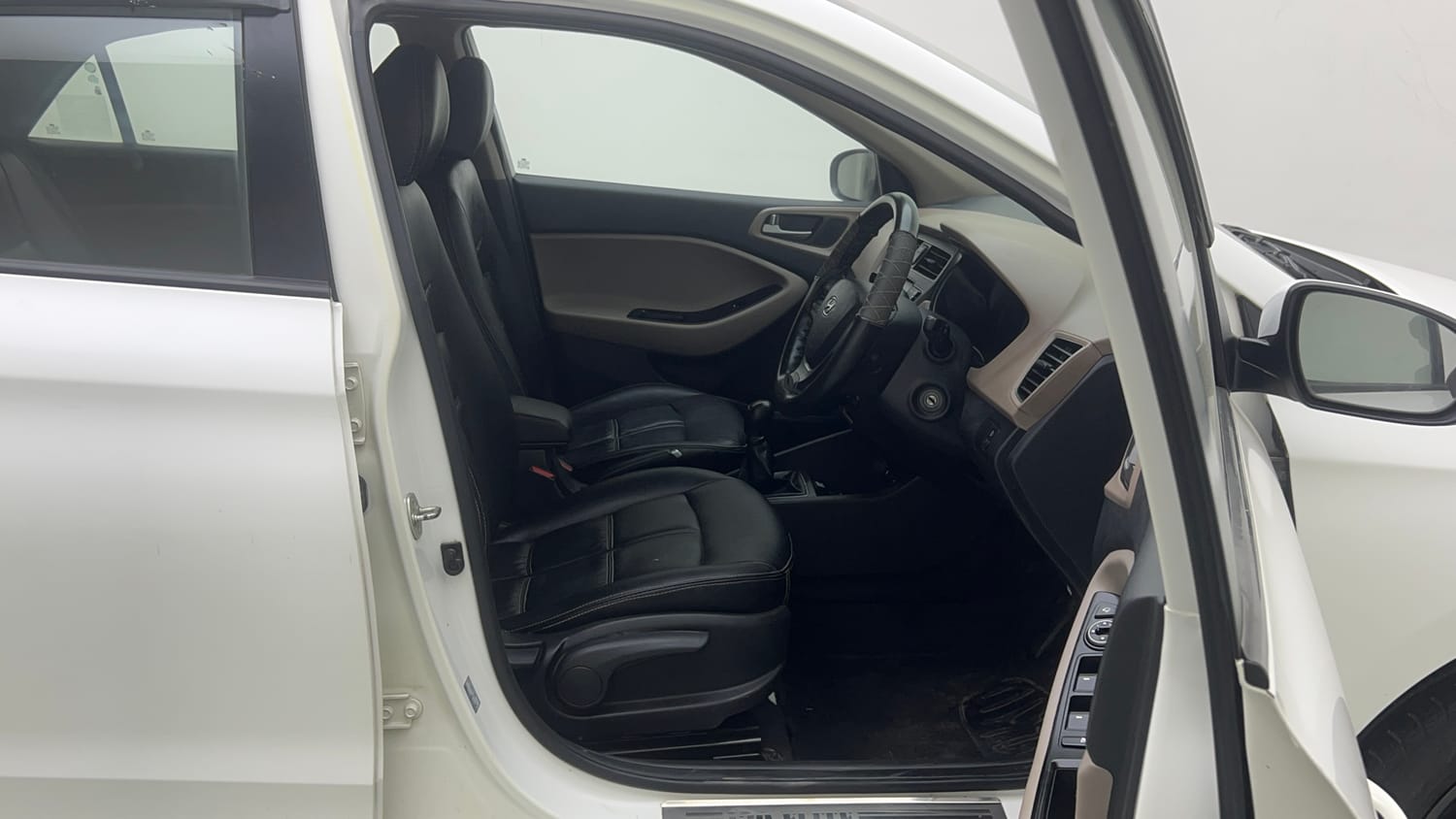 Used 2019 Hyundai Elite i20 Sportz Plus 1.2 Petrol Manual interior RIGHT SIDE FRONT DOOR CABIN VIEW