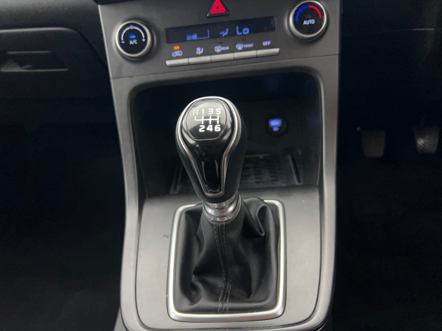 Used 2022 Hyundai Creta SX 1.5 Petrol Executive Petrol Manual interior GEAR  KNOB VIEW