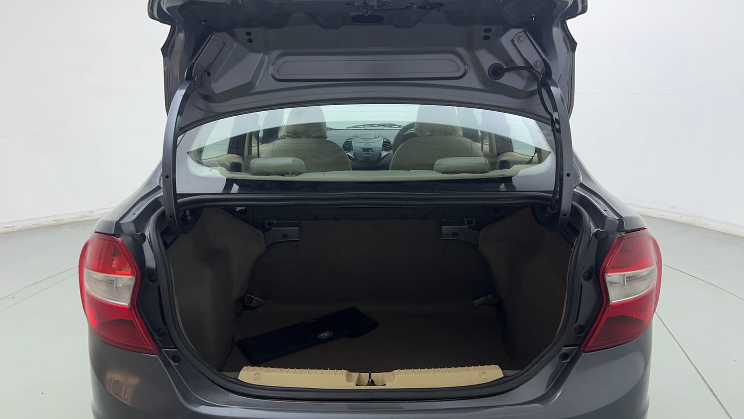 Used 2018 Ford Figo Aspire Titanium 1.2 Ti-VCT Petrol Manual interior DICKY INSIDE VIEW