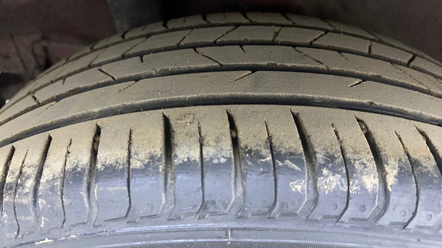 Used 2022 Hyundai Venue SX (O) 1.5 CRDi Diesel Manual tyres RIGHT REAR TYRE TREAD VIEW