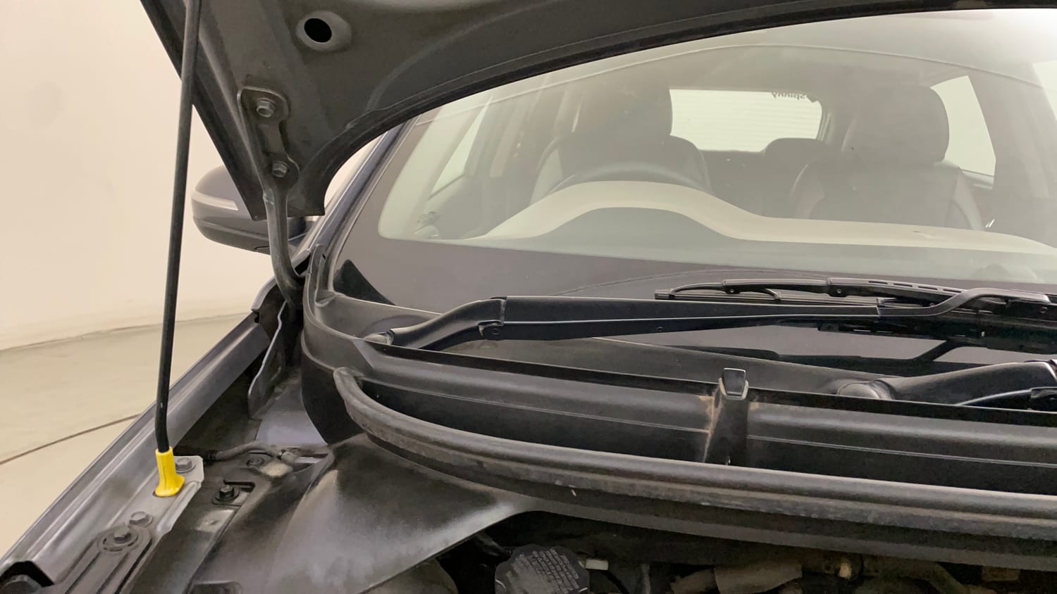 Used 2017 Hyundai Elite i20 Asta 1.2 Petrol Manual engine ENGINE RIGHT SIDE HINGE & APRON VIEW