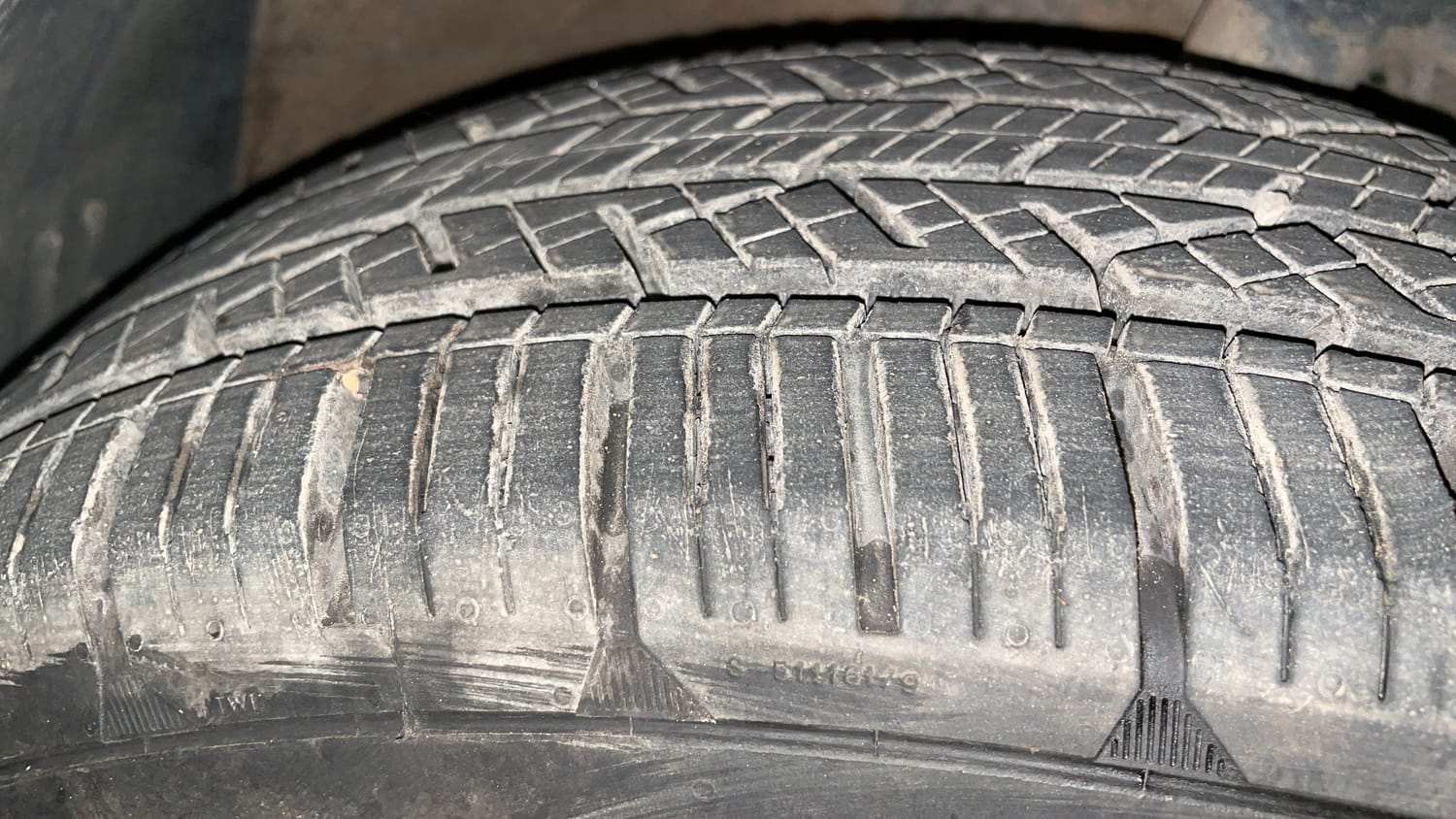 Used 2023 kia Seltos HTX 1.5 Petrol IVT Petrol Automatic tyres RIGHT FRONT TYRE TREAD VIEW