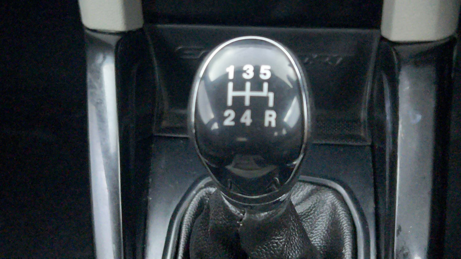Used 2016 Ford EcoSport Trend 1.5L Ti-VCT Petrol Manual interior GEAR  KNOB VIEW