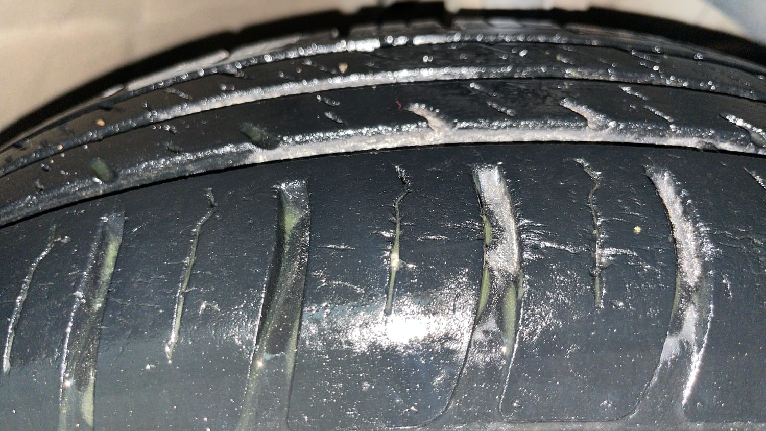 Used 2019 Maruti Suzuki Dzire VXi AMT Petrol Automatic tyres RIGHT FRONT TYRE TREAD VIEW