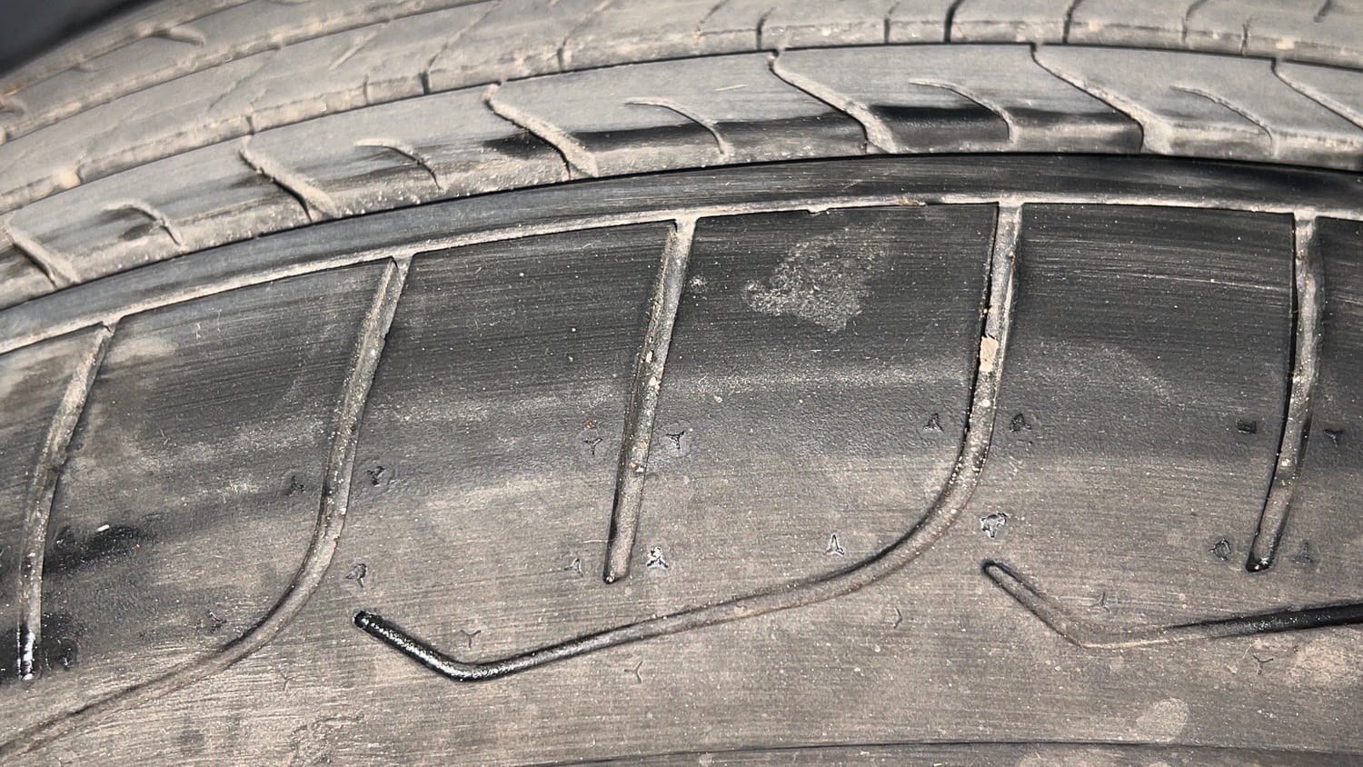 Used 2016 Ford EcoSport Trend 1.5L Ti-VCT Petrol Manual tyres LEFT FRONT TYRE TREAD VIEW