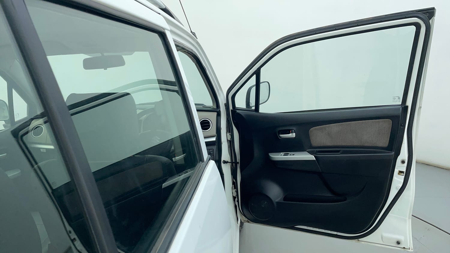 Used 2013 Maruti Suzuki Wagon R LXI Petrol Manual interior RIGHT FRONT DOOR OPEN VIEW