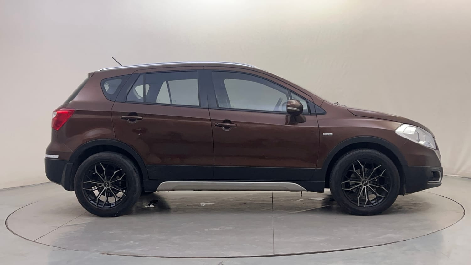 Used 2016 Maruti Suzuki S-Cross Delta 1.6 Diesel Manual exterior RIGHT SIDE VIEW