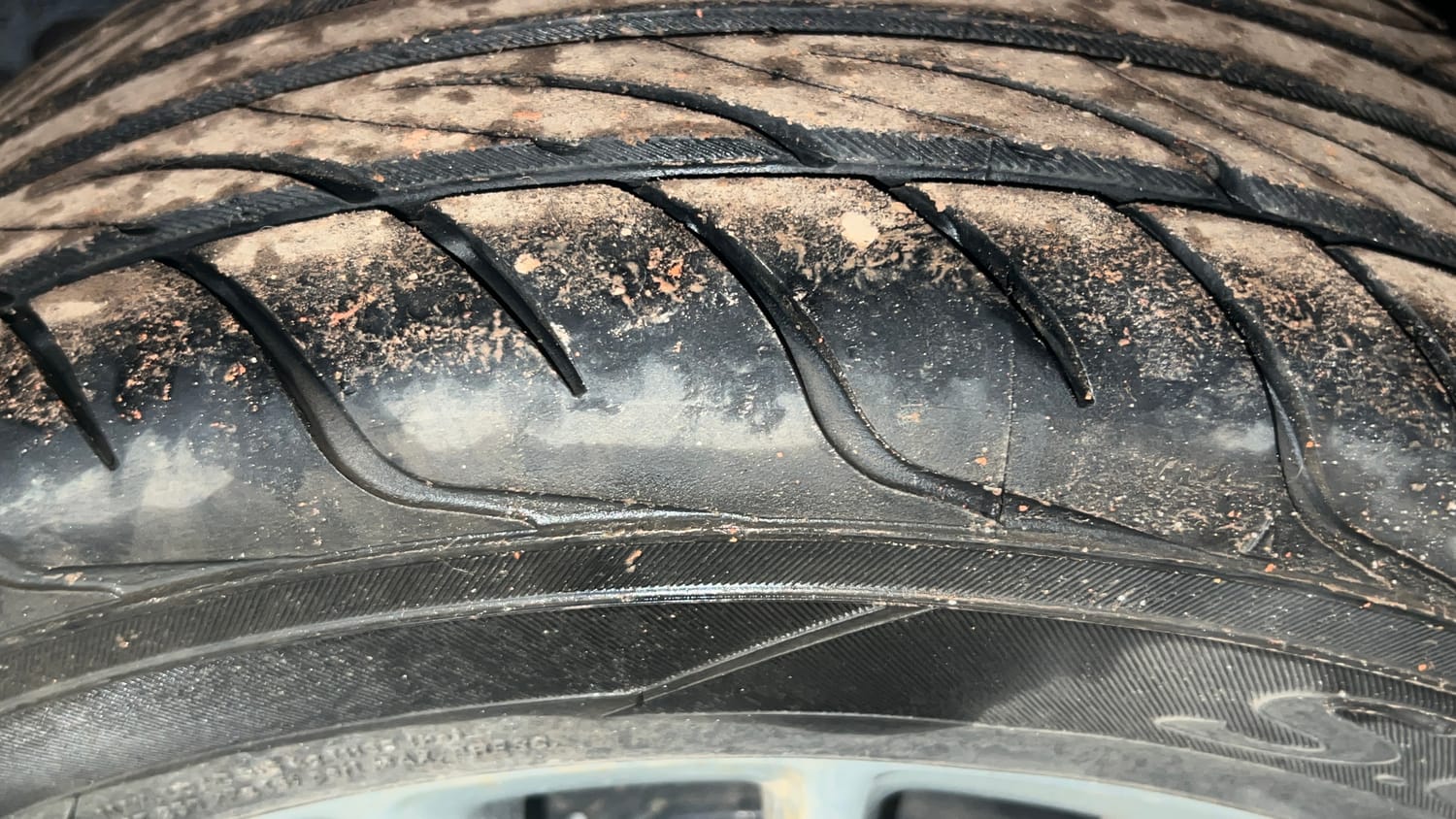 Used 2019 Ford Figo Aspire Titanium Plus 1.2 Ti-VCT Petrol Manual tyres LEFT REAR TYRE TREAD VIEW