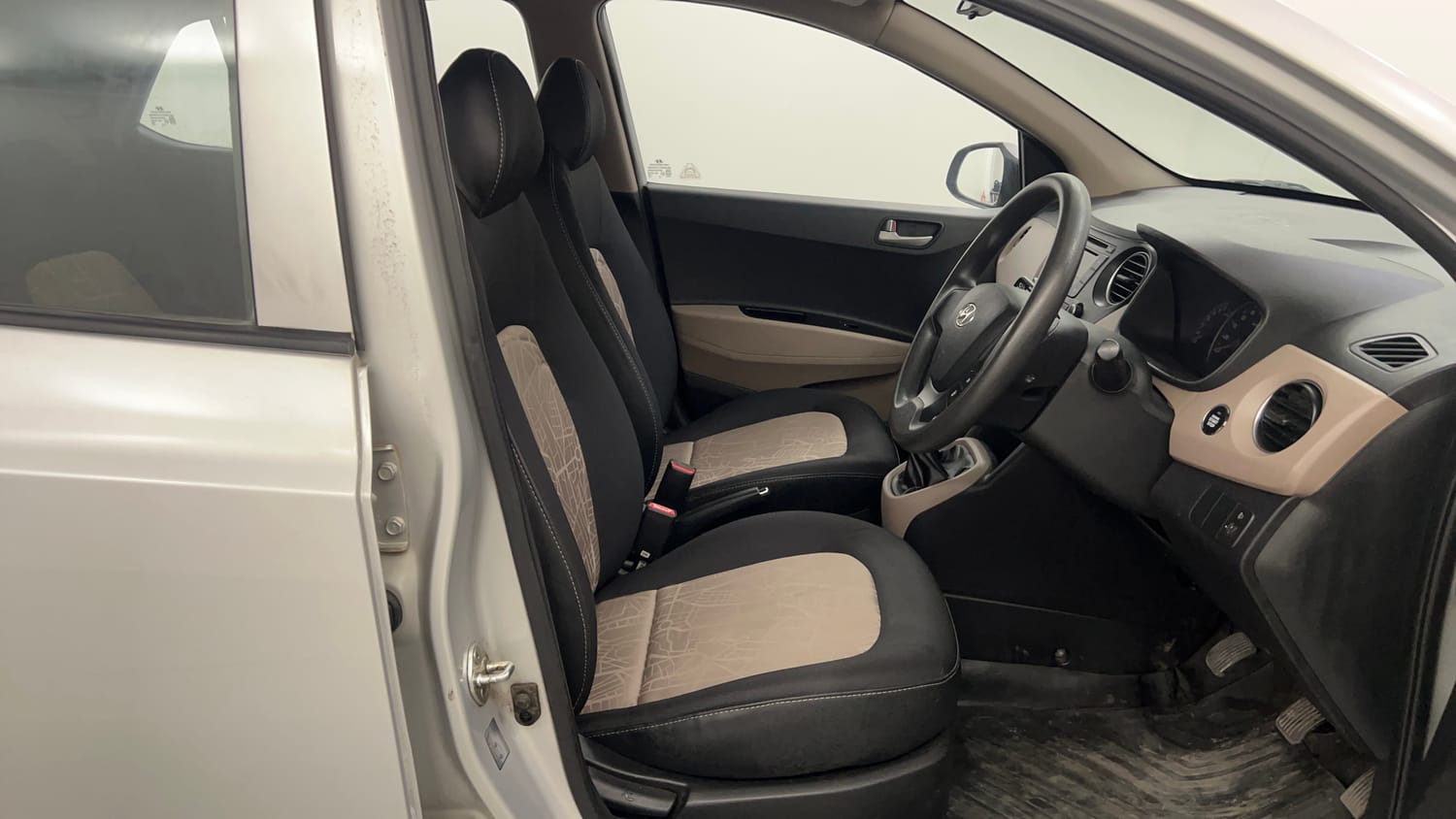Used 2014 Hyundai Grand i10 Sportz 1.2 Kappa VTVT Petrol Manual interior RIGHT SIDE FRONT DOOR CABIN VIEW