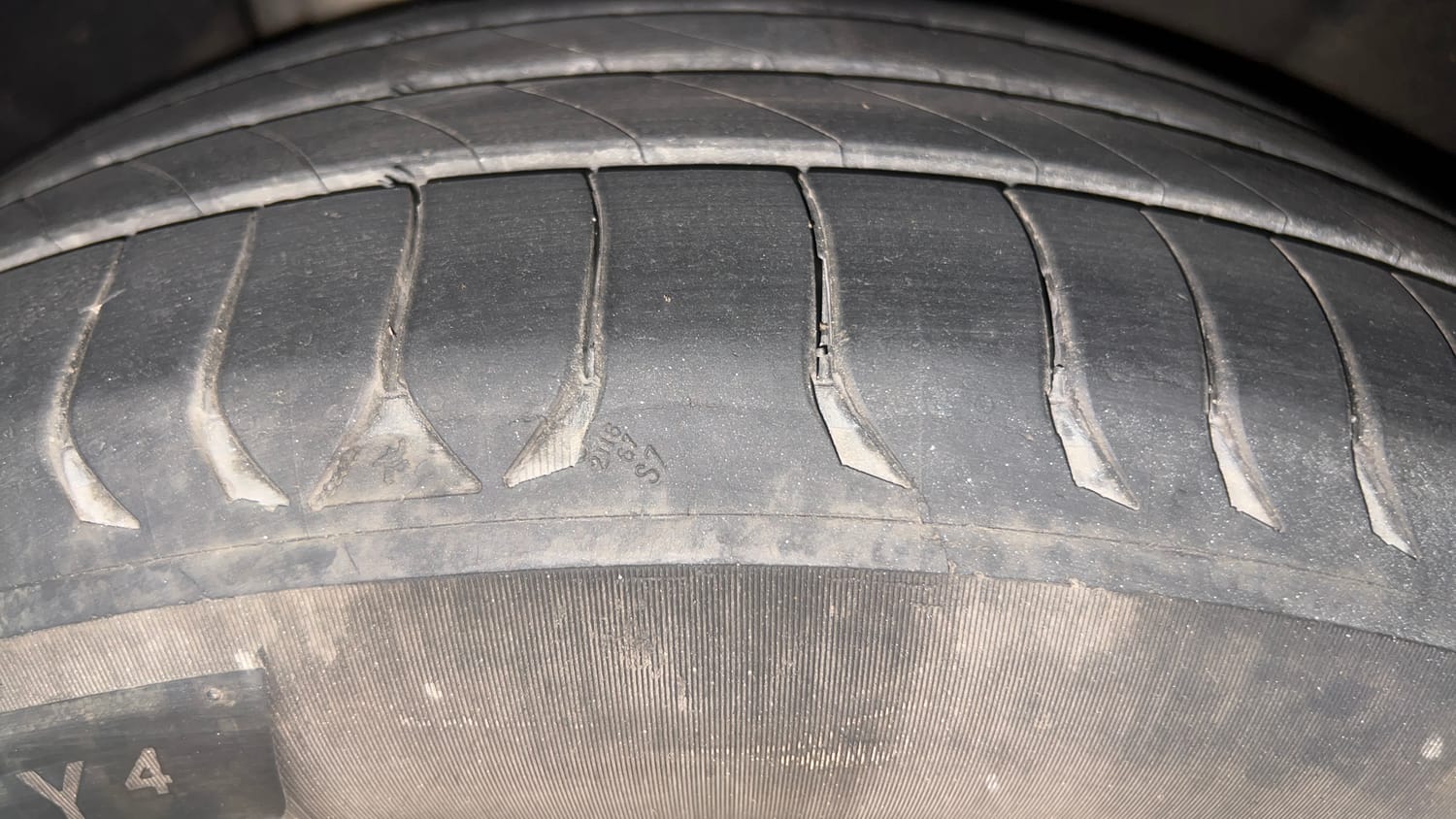 Used 2018 Skoda Superb Style TSI AT Petrol Automatic tyres RIGHT REAR TYRE TREAD VIEW