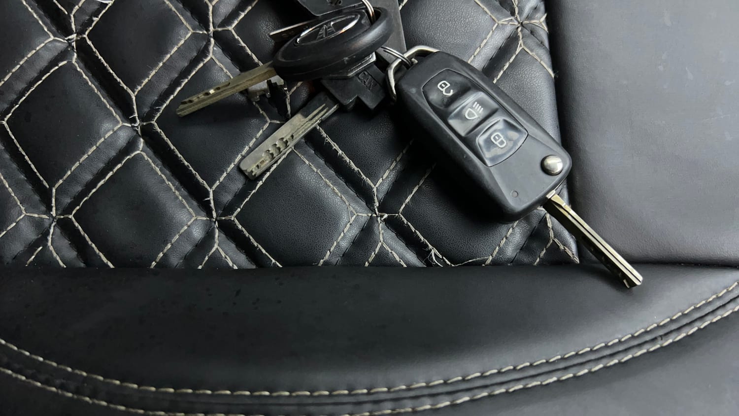 Used 2022 Tata Altroz XE Petrol Petrol Manual extra CAR KEY VIEW