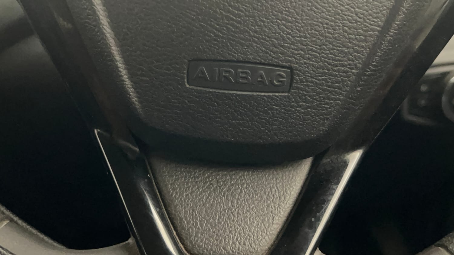 Used 2020 Ford Figo Titanium 1.2 Ti-VCT MT Petrol Manual top_features Airbags