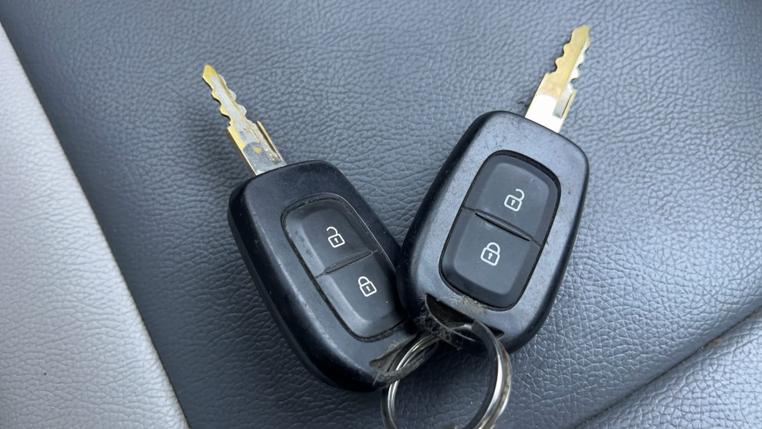 Used 2016 Renault Kwid 1.0 RXT Petrol Manual extra CAR KEY VIEW