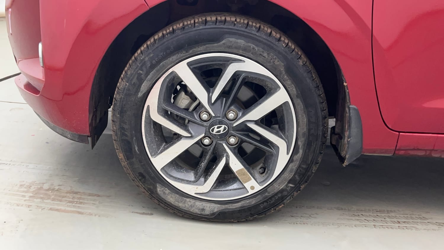 Used 2022 Hyundai Grand i10 Nios Asta 1.2 Kappa VTVT Petrol Manual tyres LEFT FRONT TYRE RIM VIEW