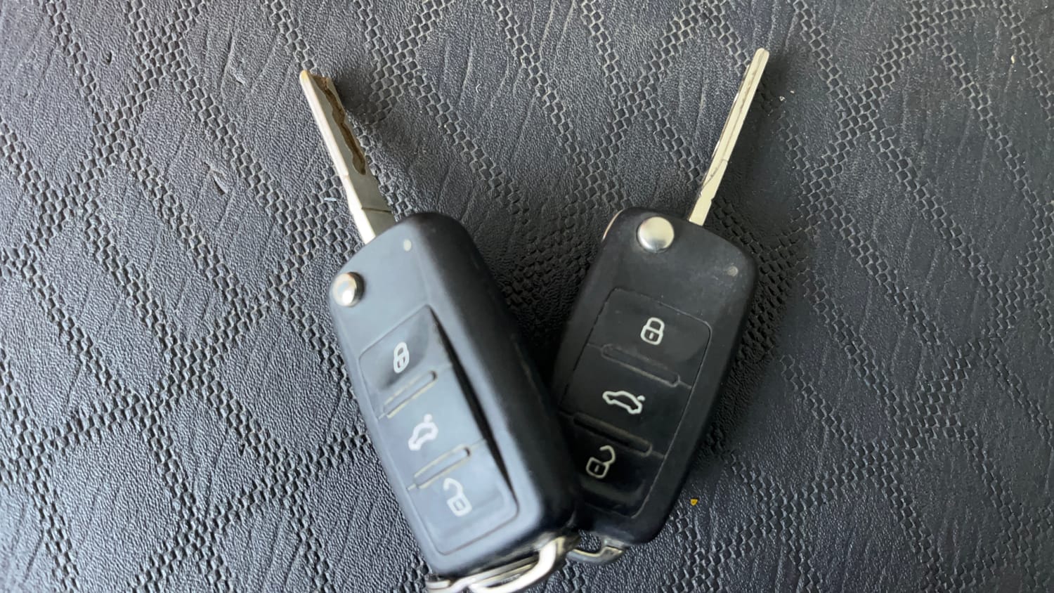 Used 2017 Volkswagen Polo Highline Plus 1.2( P)16 Alloy Petrol Manual extra CAR KEY VIEW