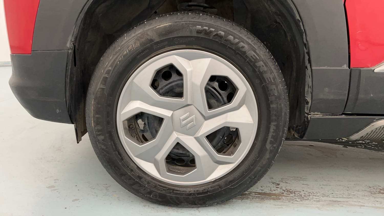 Used 2023 Maruti Suzuki Brezza VXi Petrol Manual tyres LEFT FRONT TYRE RIM VIEW
