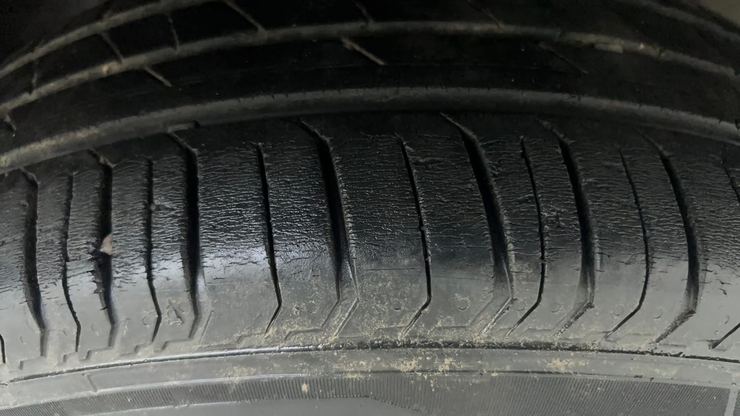 Used 2022 Tata Punch Adventure Rhythm Pack MT Petrol Manual tyres RIGHT FRONT TYRE TREAD VIEW
