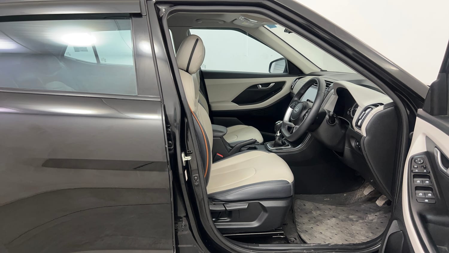 Used 2022 Hyundai Creta SX 1.5 Petrol Executive Petrol Manual interior RIGHT SIDE FRONT DOOR CABIN VIEW