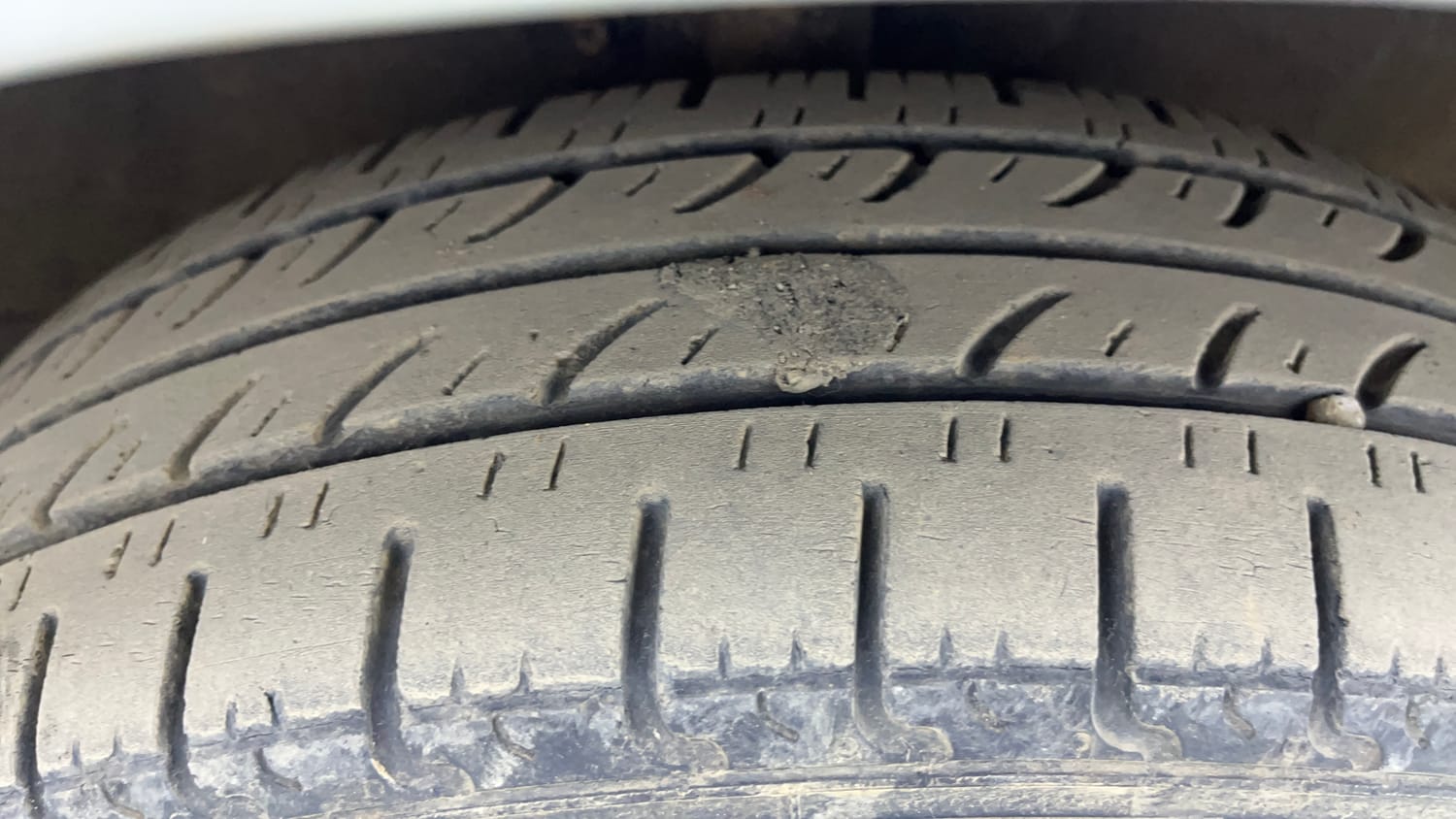 Used 2017 Maruti Suzuki Celerio ZXi Petrol Manual tyres RIGHT FRONT TYRE TREAD VIEW