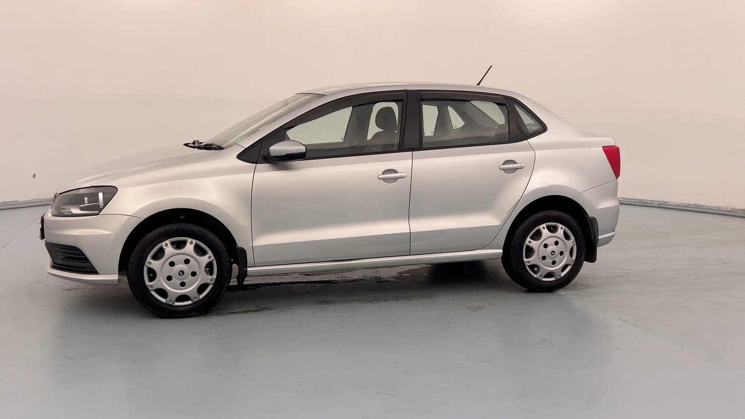 Used 2019 Volkswagen Ameo Comfortline 1.0L (P) Petrol Manual exterior FRONT VIEW