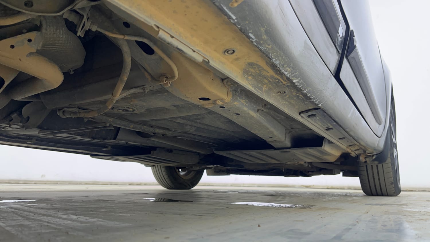 Used 2023 Maruti Suzuki Swift ZXi Plus AMT Petrol Automatic extra REAR RIGHT UNDERBODY VIEW