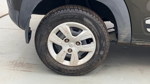 Used 2017 Renault Kwid 1.0 RXL Petrol Manual tyres RIGHT REAR TYRE RIM VIEW