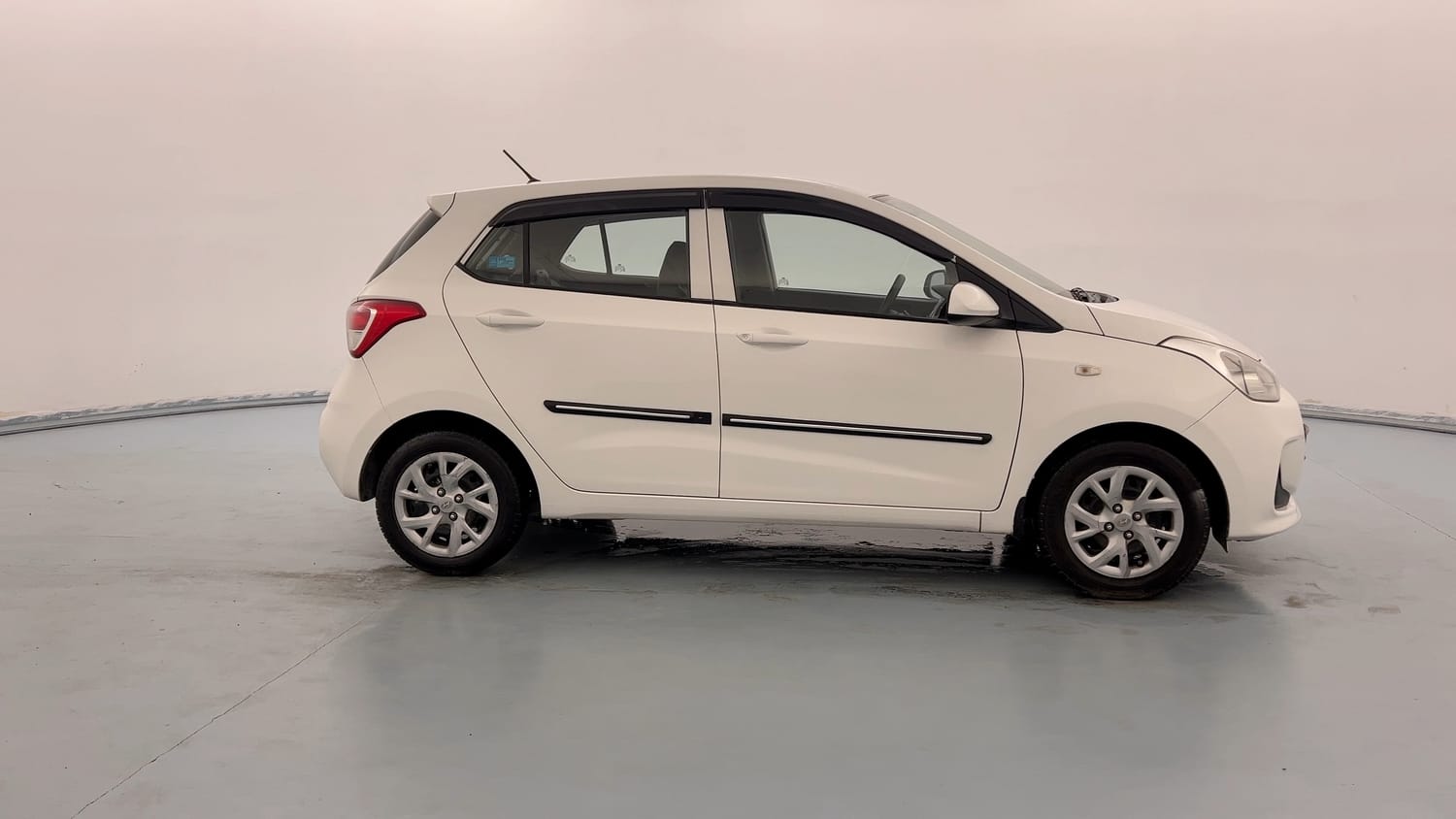 Used 2019 Hyundai Grand i10 Magna 1.2 Kappa VTVT Petrol Manual exterior RIGHT SIDE VIEW