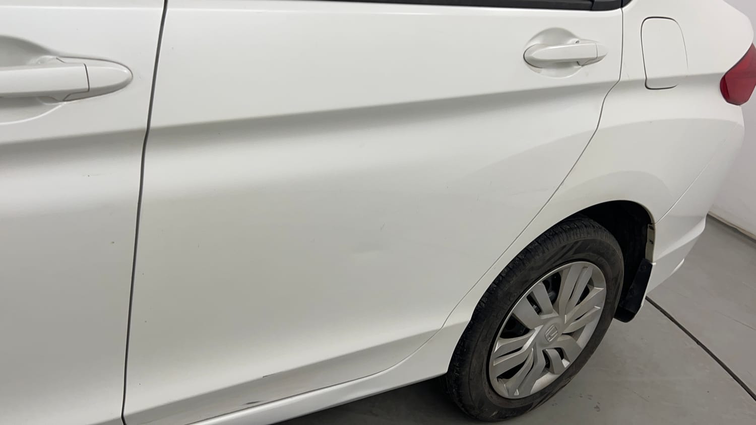 Used 2016 Honda City SV Diesel Diesel Manual dents MINOR SCRATCH