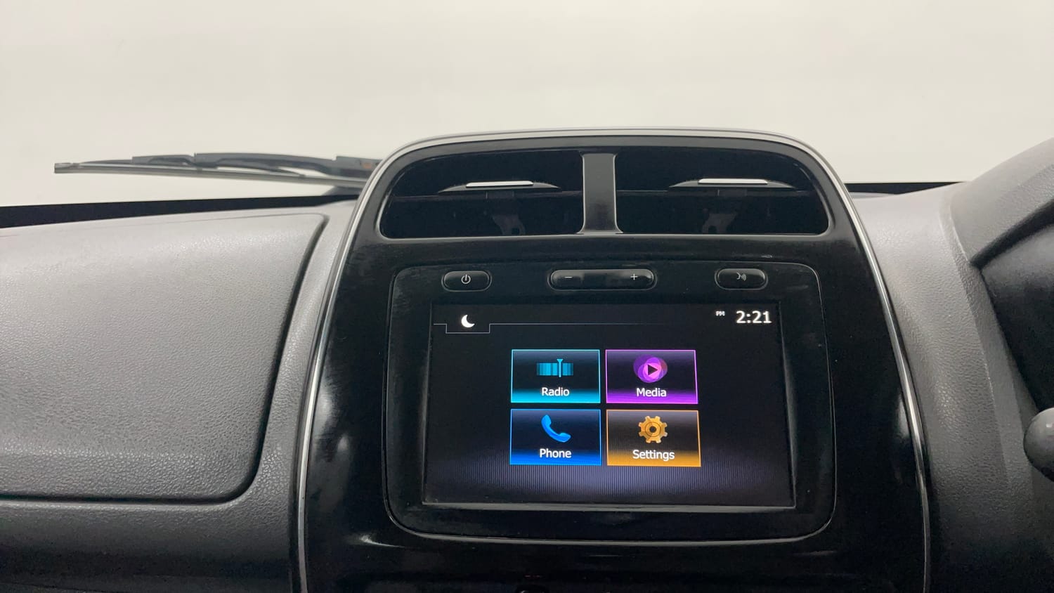 Used 2019 Renault Kwid RXT (O) 1.0 SCE Edition Petrol Manual interior MUSIC SYSTEM & AC CONTROL VIEW
