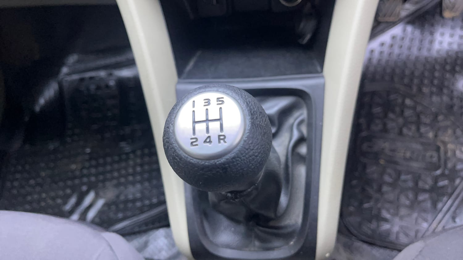 Used 2017 Maruti Suzuki Celerio ZXi Petrol Manual interior GEAR  KNOB VIEW