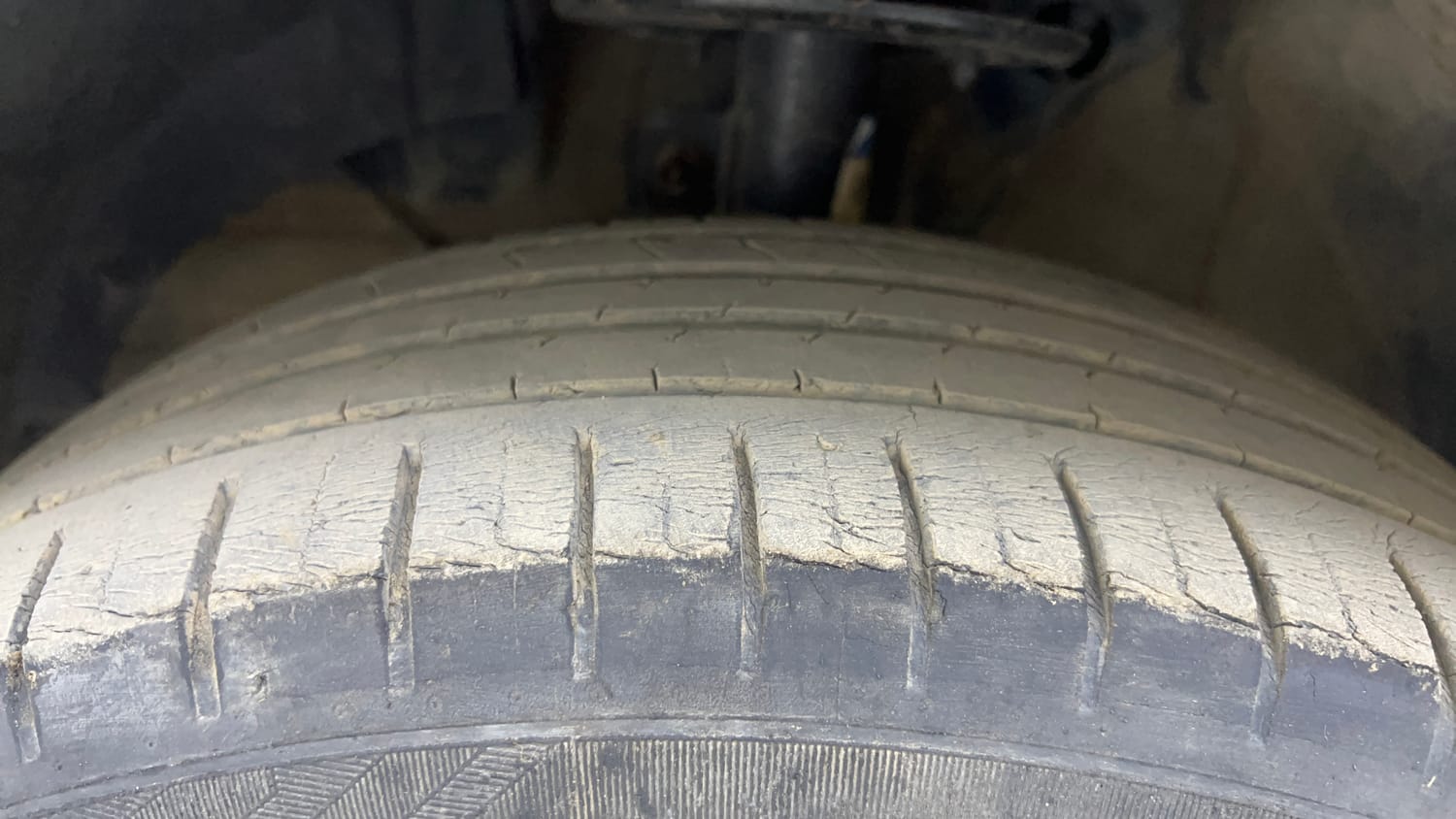 Used 2021 Maruti Suzuki Baleno Zeta Petrol Manual tyres LEFT FRONT TYRE TREAD VIEW