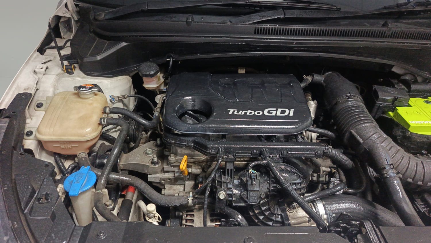 Used 2021 Hyundai i20 Asta 1.0 Turbo DCT Petrol Automatic engine ENGINE RIGHT SIDE HINGE & APRON VIEW