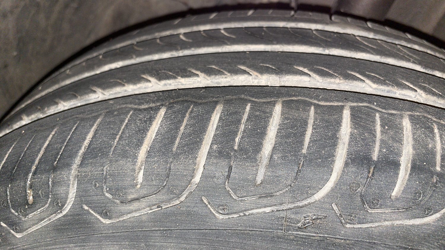 Used 2017 Tata Tigor Revotorq XZ (O) Diesel Manual tyres LEFT FRONT TYRE TREAD VIEW