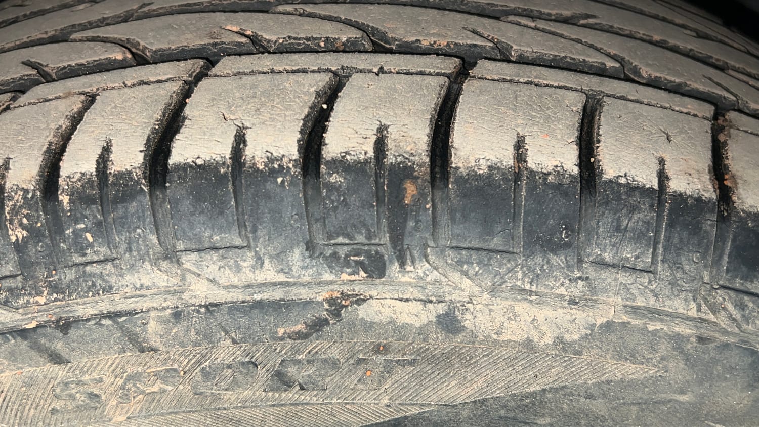 Used 2018 Hyundai Creta SX Plus 1.6 AT Petrol Petrol Automatic tyres RIGHT FRONT TYRE TREAD VIEW